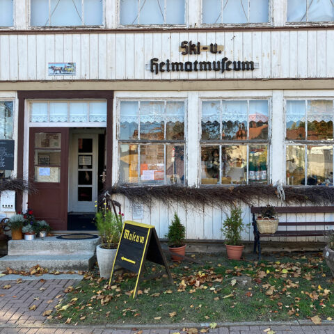 Ski- und Heimatmuseum Friedrichsbrunn, Zechpreller, Mickie Krause