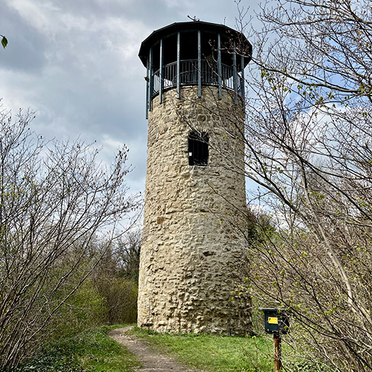 Der Austbergturm bei Benzingerode und das Gabelfrühstück in Meyers Reisebüchern