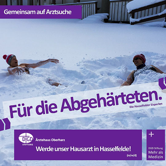 63 Hasselfelde zwei Eisperlen im Schnee