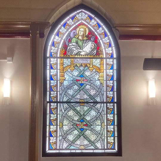 151 Holzkirche fenster gross