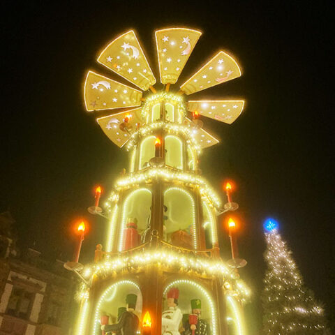 Advent in den Höfen und besondere Weihnachtsmärkte und Attraktionen