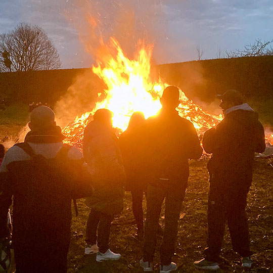 185 osterfeuer Zuschauer