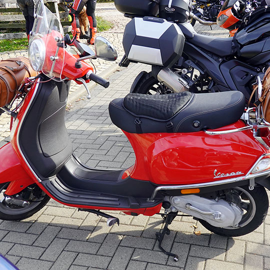 213 Bikertreff Vespa